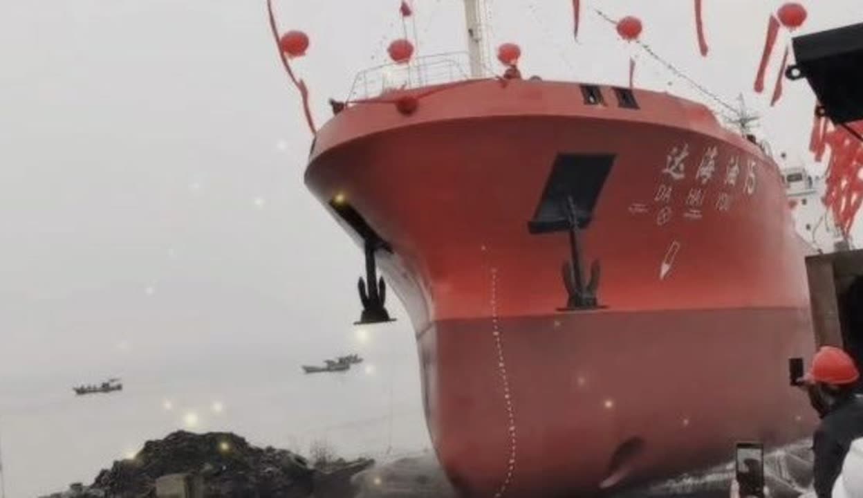 賀“達海油15”船氣囊上排下水吉水接水順利#達海油15#氣囊下水#船舶下水#船用氣囊